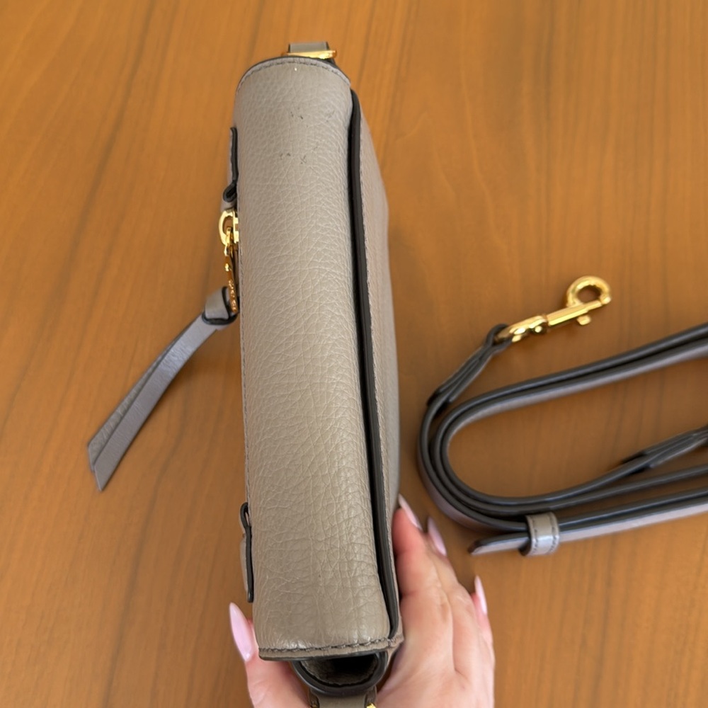 Marc Jacobs Recruit Gray/Taupe Pebbled Leather Crossbody Bag EUC - Picture 3 of 14